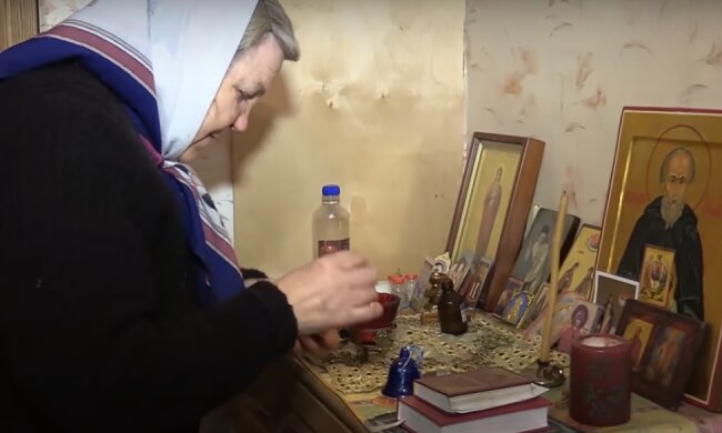 Щоб в будинок з'явилася благодать. Священики розповіли, як правильно розміщувати ікони вдома