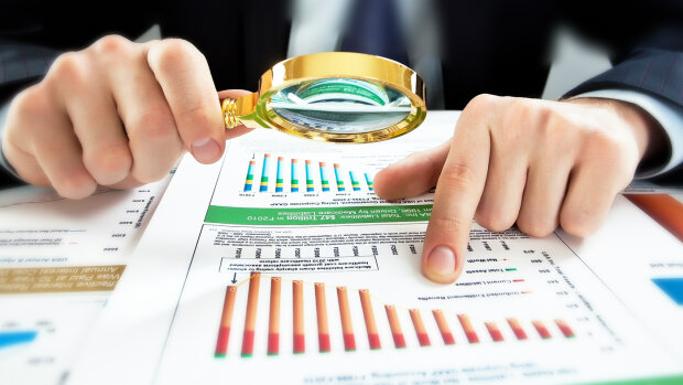 Человек с лупой