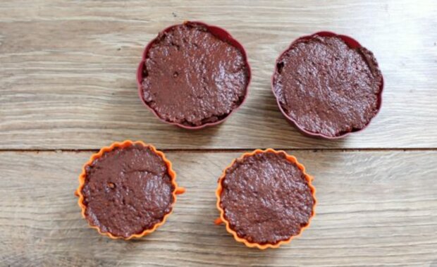 Шоколадний десерт із хурми, кадр з відео