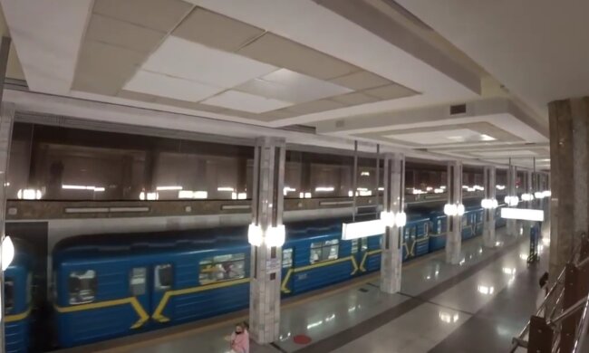 Курйоз у київському метро: диктор закашляла в мікрофон і закликала звернутися до лікаря