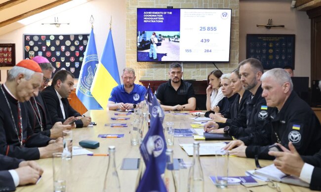 Голова Координаційного штабу зустрівся зі спецпредставником Папи Римського з питань України