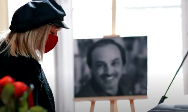 Алла Пугачова на похоронах Краснова, фото: youtube.com