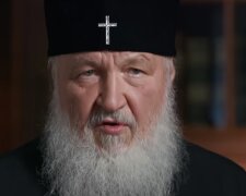 Знак с небес: патриарх Кирилл грохнулся на пол прямо посреди храма. Видео