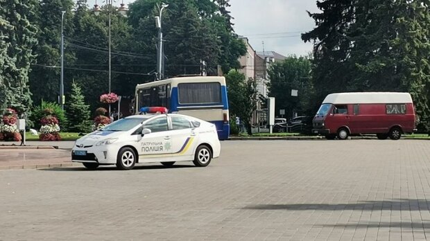 Опубликованы требования мужчины, захватившего автобус в Луцке: Порошенко, Зеленского, Авакова ждет "сюрприз"