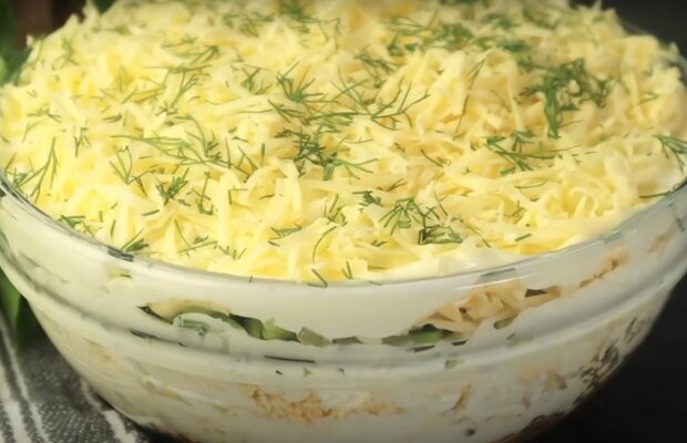 Рецепт салата-загадки "Интрига": всего 5 ингредиентов, а вкус будто из ресторана