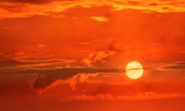 Готуємось до потужної магнітної бурі: названі дати