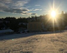 Бог творит чудеса: аномальный "снегоград" засыпал украинский курорт на Рождество. Яркие кадры
