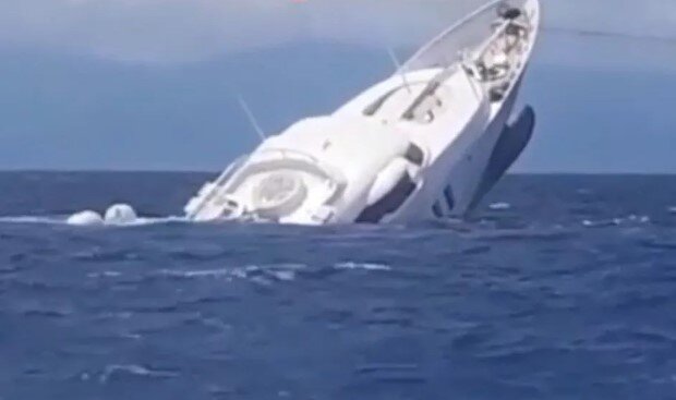 Появилось видео, как тонет яхта путинского олигарха ценой в 50 миллионов долларов