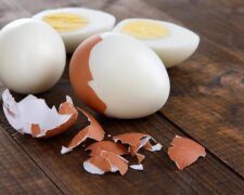 Яйца почистятся за две секунды: как их на самом деле нужно варить. Простая хитрость