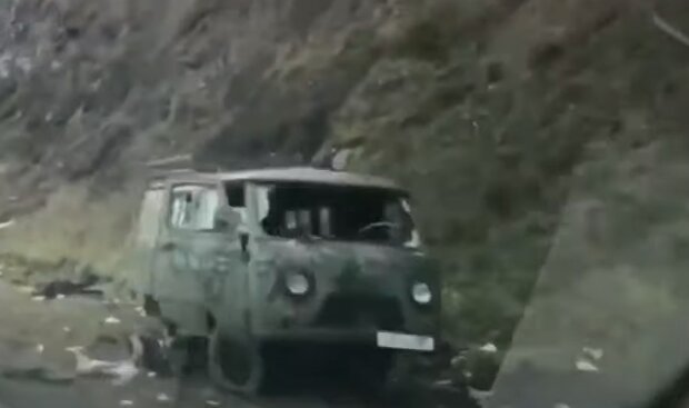 Первое видео удара беспилотников Азербайджана по колоннам Армении. Началось
