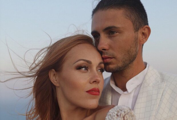 Олена та Тарас Тополя, фото з соцмереж