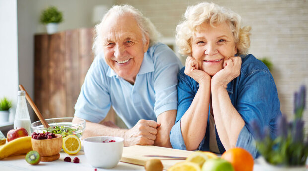 Секрет довгожителів: які продукти потрібно обов'язково їсти тим, кому за 60 років