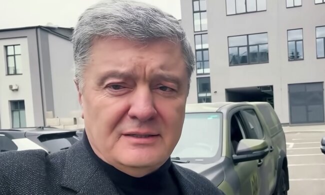 А він упертий: Порошенко вдруге намагається покинути Україну