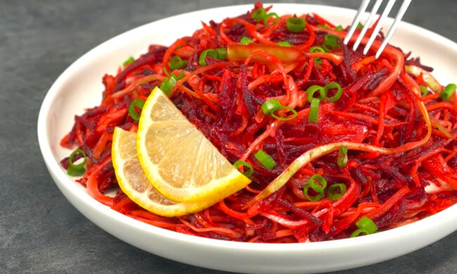 Рецепт салату, що допоможе скинути зайві кілограми. Фото: YouTube