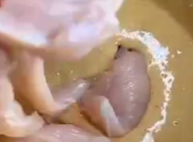 Курячі стріпси, кадр з відео