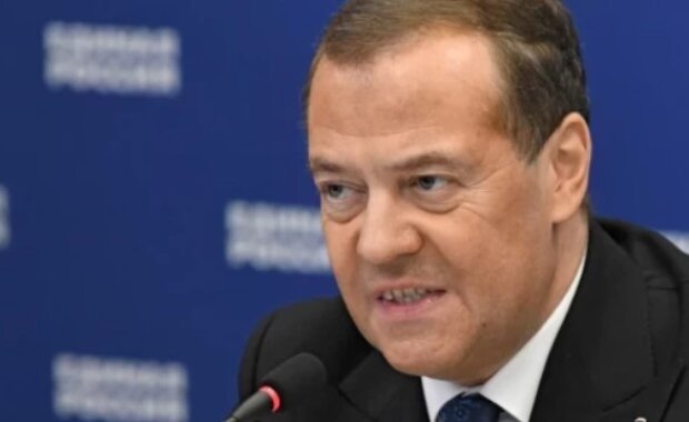 Мощно его торкнуло: Медведев начал угрожать Европе ракетами с "апокалипсисом"