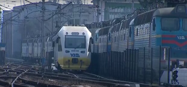 Укрзализныця назначила новые поезда на новогодние праздники: куда теперь можно уехать без проблем