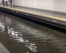 Затопило киевское метро: скрин с видео