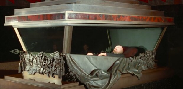 Тело Ленина в Мавзолее. Фото: скриншот YouTubе