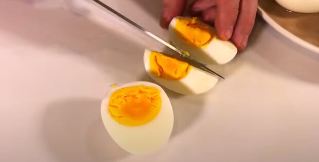 Вареные яйца: скрин с видео