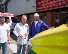 Лікарня Мечникова отримала сучасну швидку: фонд "Надія" та Валерій Дубіль передали авто для порятунку важких пацієнтів