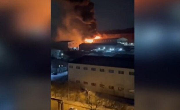"Боженька, пощади": россияне молят о помощи. Исторический пожар во Владивостоке. Фото и видео ада