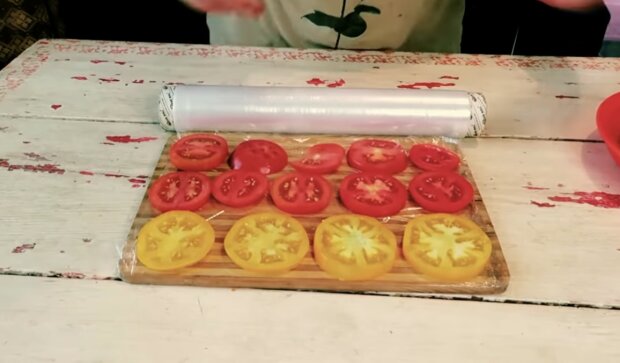 Помидоры под капроновой крышкой с водкой | Tomatoes under capron cover with vodka