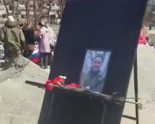 Автобуси з трунами стоять у черзі: у мережі з'явилося відео з військового цвинтаря в Росії