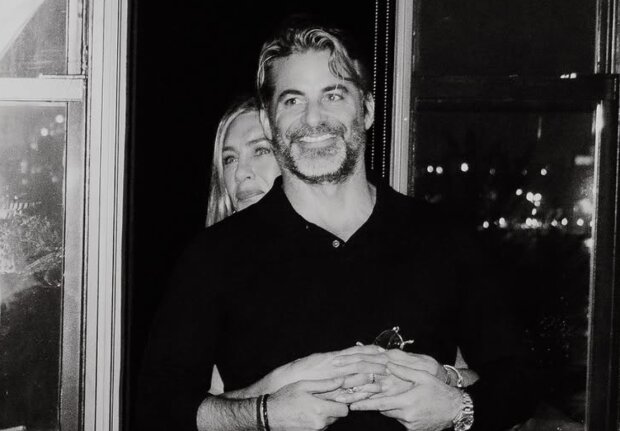 Дженніфер Еністон та Джим Кертіс, фото з соцмереж акторки