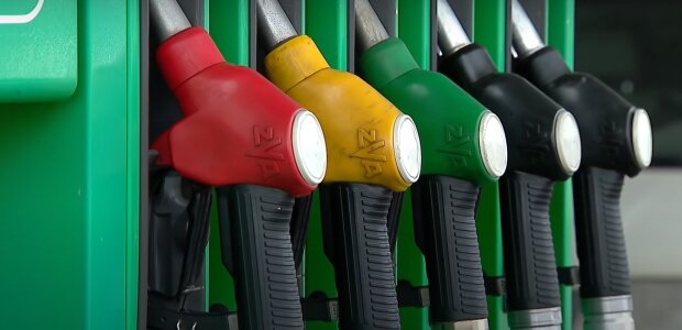 Ціни на бензин та дизпаливо різко зросли: водії вже почали панікувати