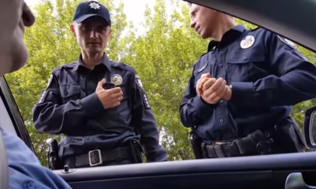 Проблемы появятся на ровном месте: названы ошибки, которые не стоит допускать водителю, если остановила полиция