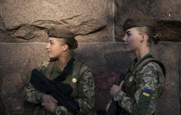Дівчата у ЗСУ, зображення з вільних джерел