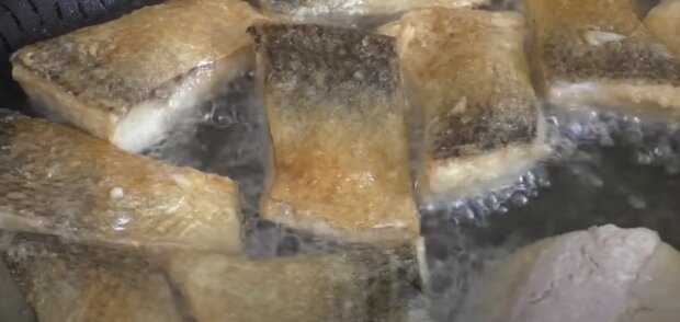Смажена риба: скрін з відео