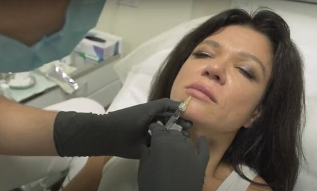 Руслана Лижичко відвідала пластичного хірурга.  Фото: скріншот YouTube-відео