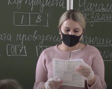 Навчання в школах. Скріншот з відео на Youtube