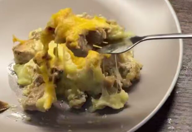 Картопляна запіканка з печерицями, кадр з відео