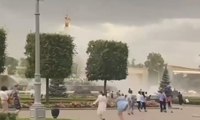 Уже есть первые тела: на Москву обрушился адский ураган. Это знак