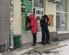 Терминалы Приватбанка "съедают" деньги украинцев. Что говорят в банке