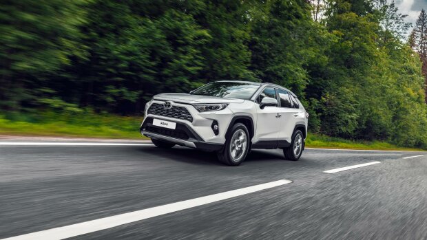 Автомобиль Toyota RAV4