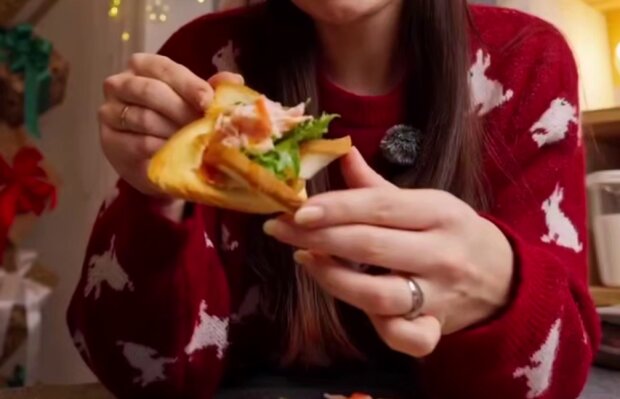 Закуска с крабовыми палочками, кадр из видео