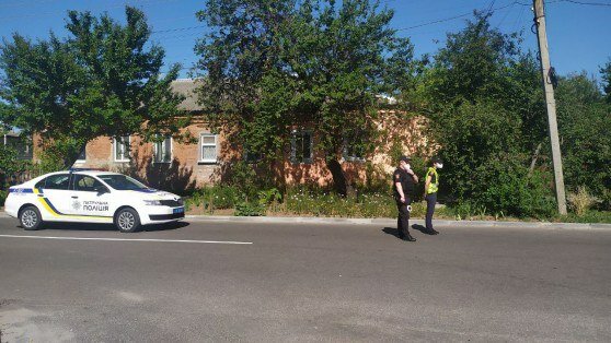 Полтаву трясет: мужчина с гранатой взял в заложники полицейского, может взорвать. Силовики начали действовать