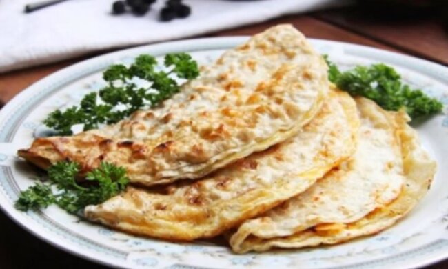 Быстро, просто и аппетитно: рецепт лаваша с яйцом на сковороде