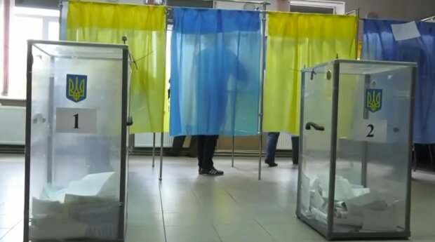 Социологи: "В украинский парламент проходят 4 партии"