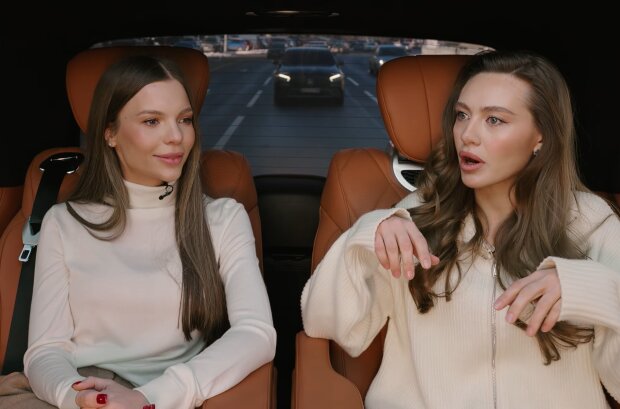 Надін Головчук та Анастасія Скальницька, кадр з інтерв'ю