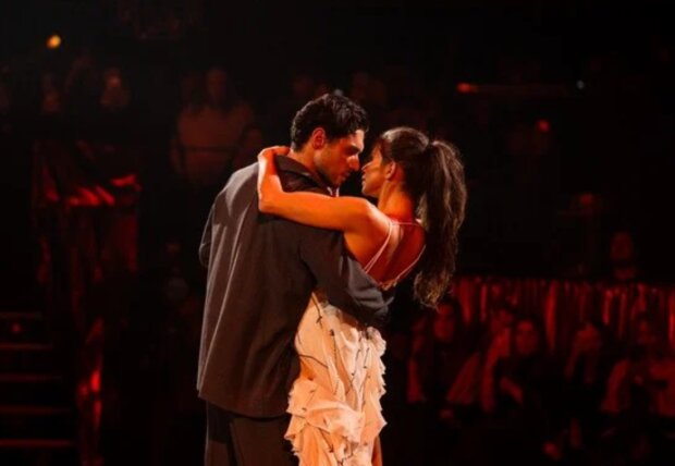 Никита Добрынин и Анна Манджула, кадр из видео