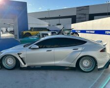 Плед Tesla Model S: скрін