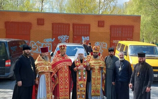 Духовенство Украинской Православной Церкви отправилось с Благодатным огнем в зону ООС
