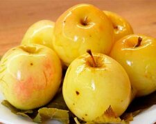Квашенные яблоки, фото: youtube.com