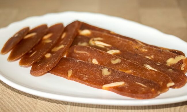 Як приготувати домашній сир із яблук за старовинним литовським рецептом. Фото: YouTube