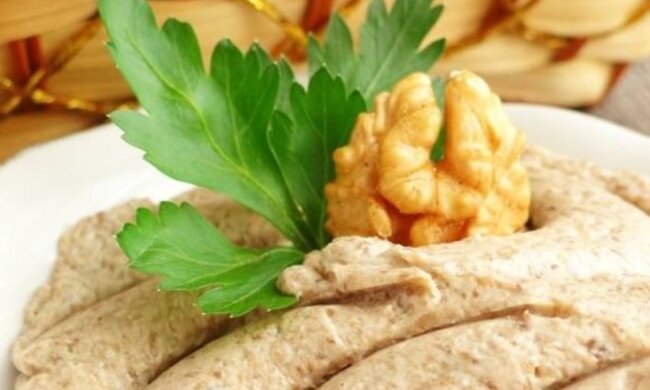 Справжній делікатес на Новий рік: рецепт паштету з печериць з додаванням волоських горіхів